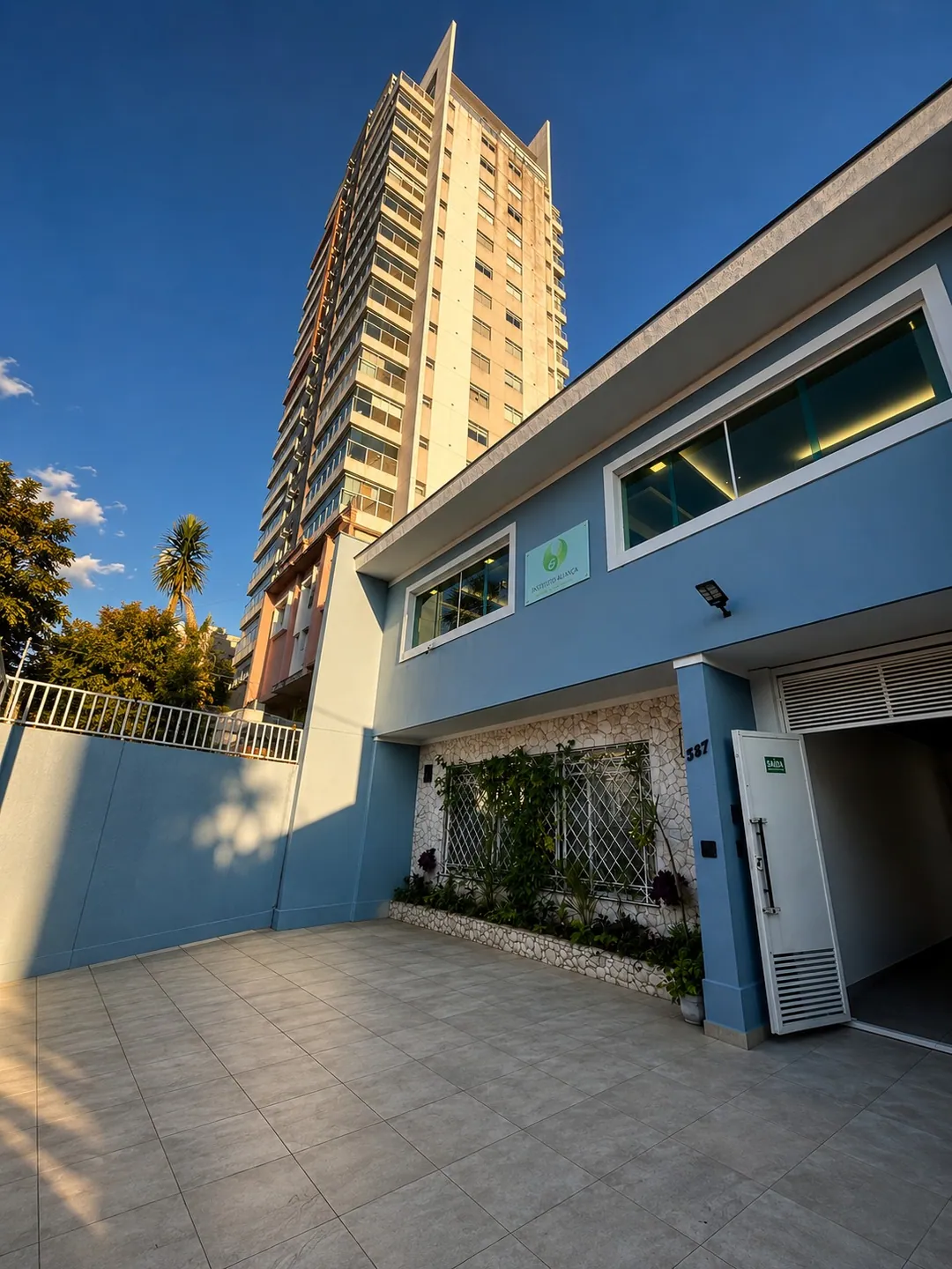 Entrada da Nishi Academy, na Vila Mariana